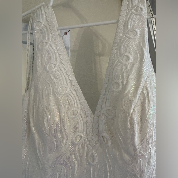 White dress - Picture 3 of 4